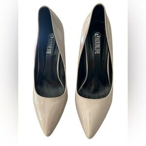 HZXINLIVE size 38/7.5-8 Cream Patent Pointed-Toe Pumps - Women NWOB